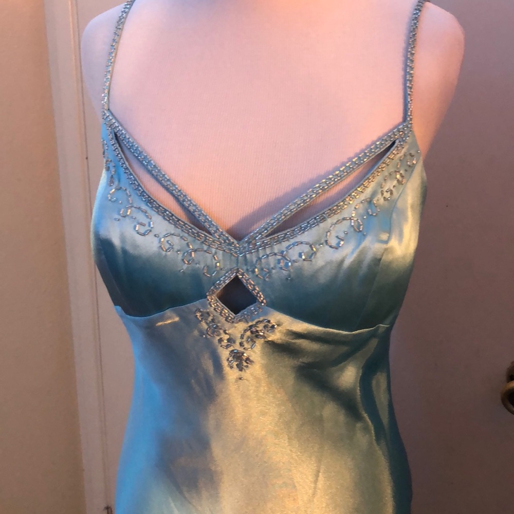 bright blue prom dress ❤️